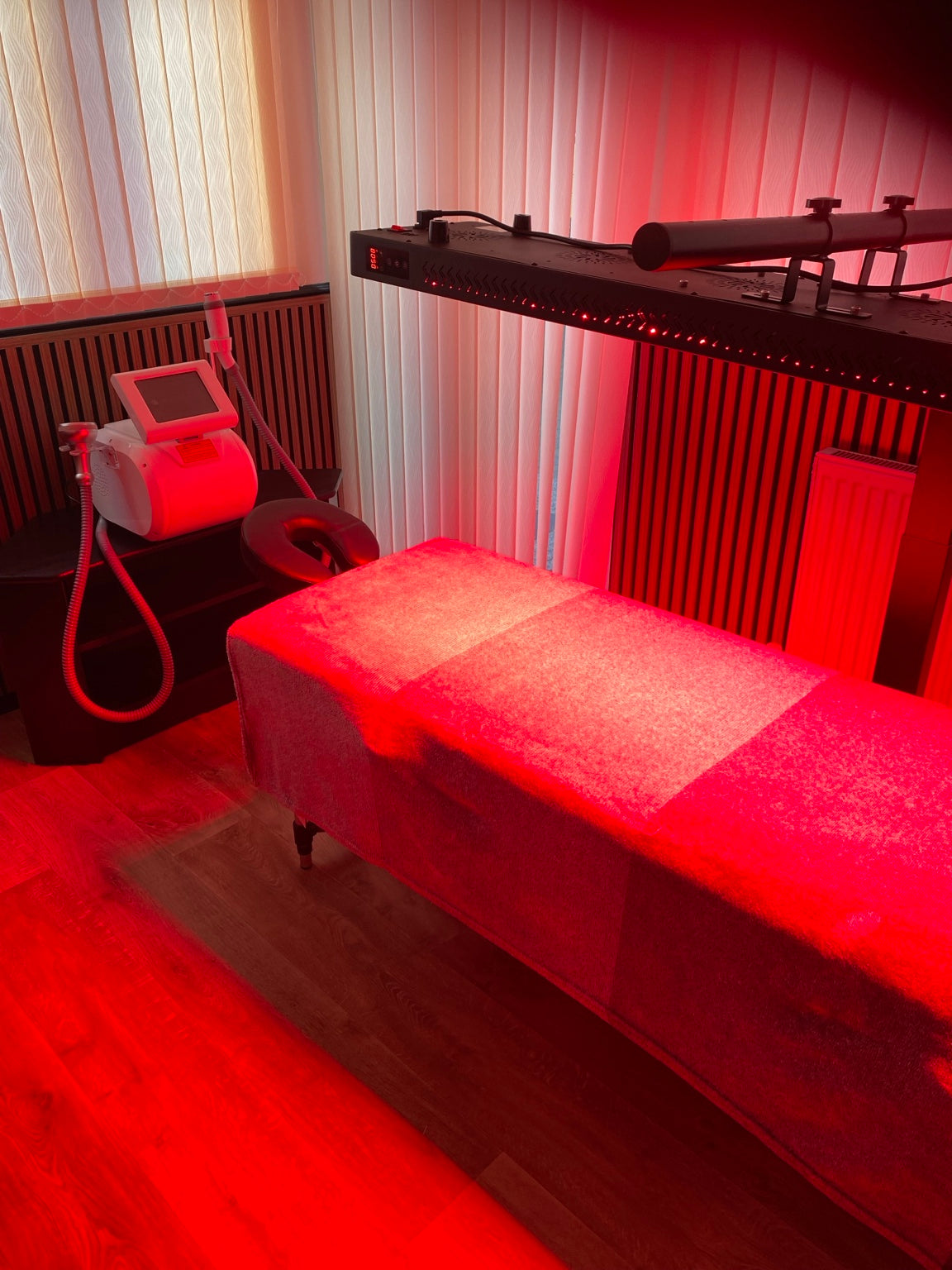 Lumaterra’s localised cryo equipment and treatment couch in the Doncaster studio